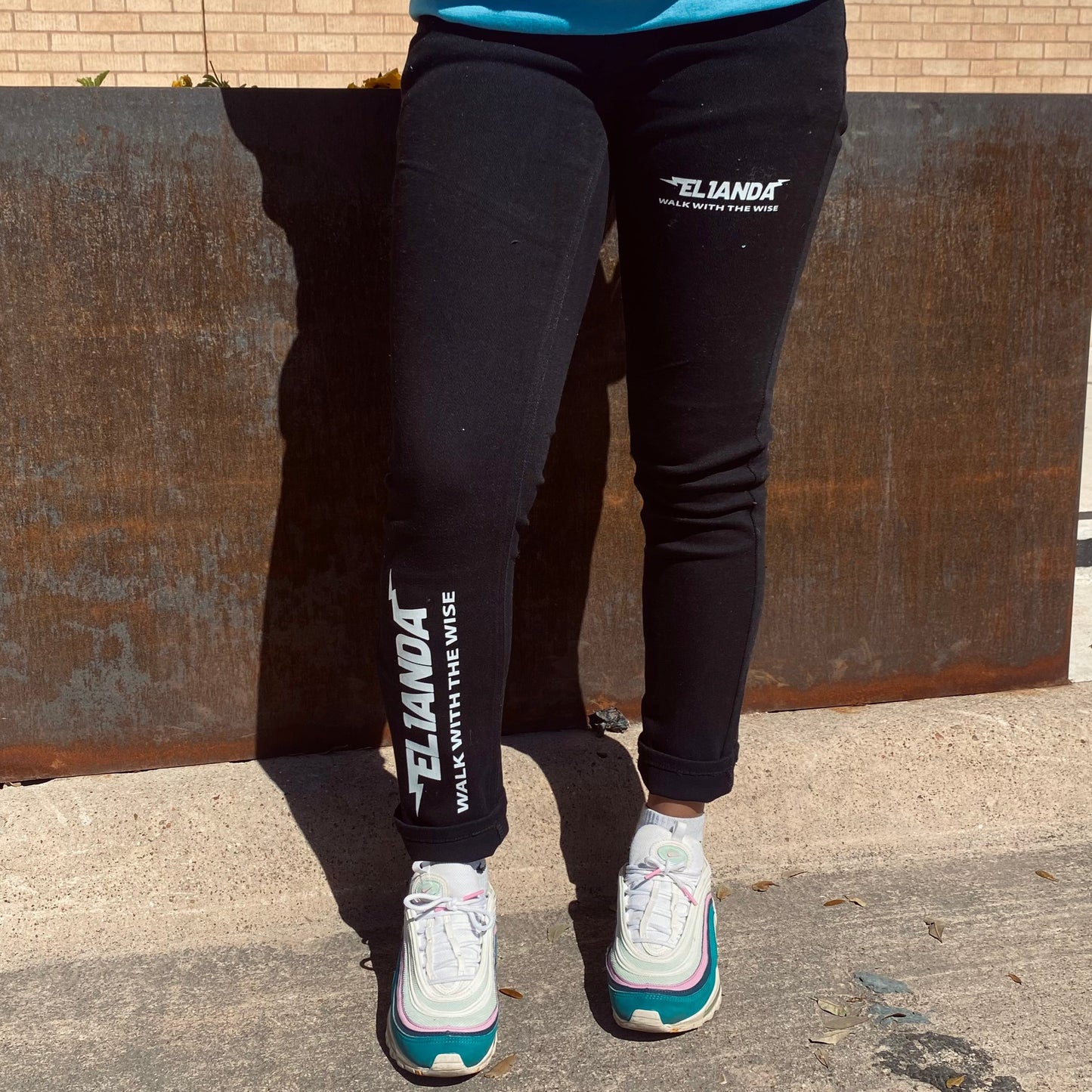 EL1ANDA BLACK DENIM